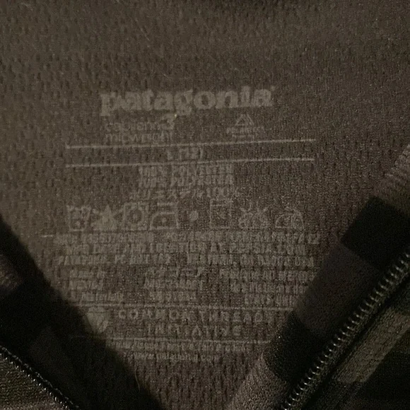 Patagonia black and gray striped quarter zip size boys L (12) - Picture 2 of 3